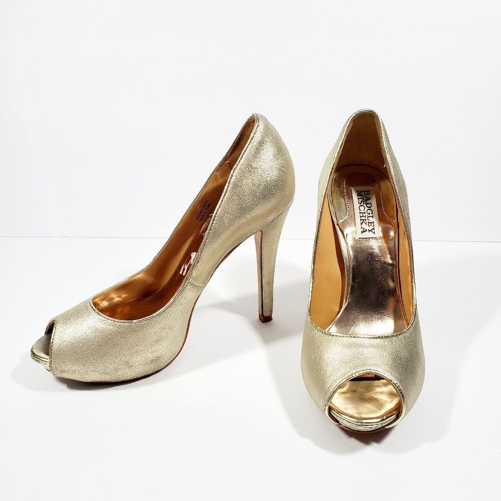 Badgley Mischka gold matte peep toe heel pumps 6